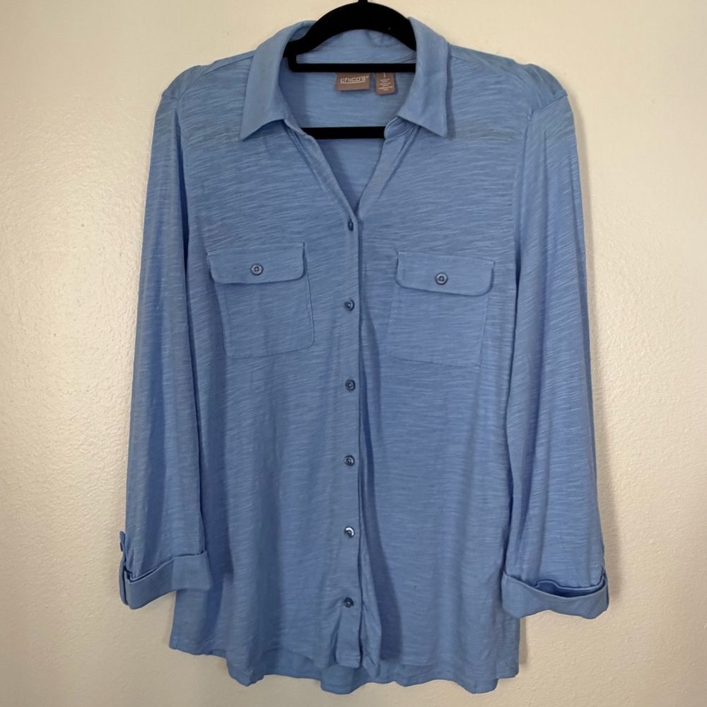Chico’s Collared Henley Blue 3/4 Sleeves W/ Roll Tab Sz 1 (Medium 8) Lightweight